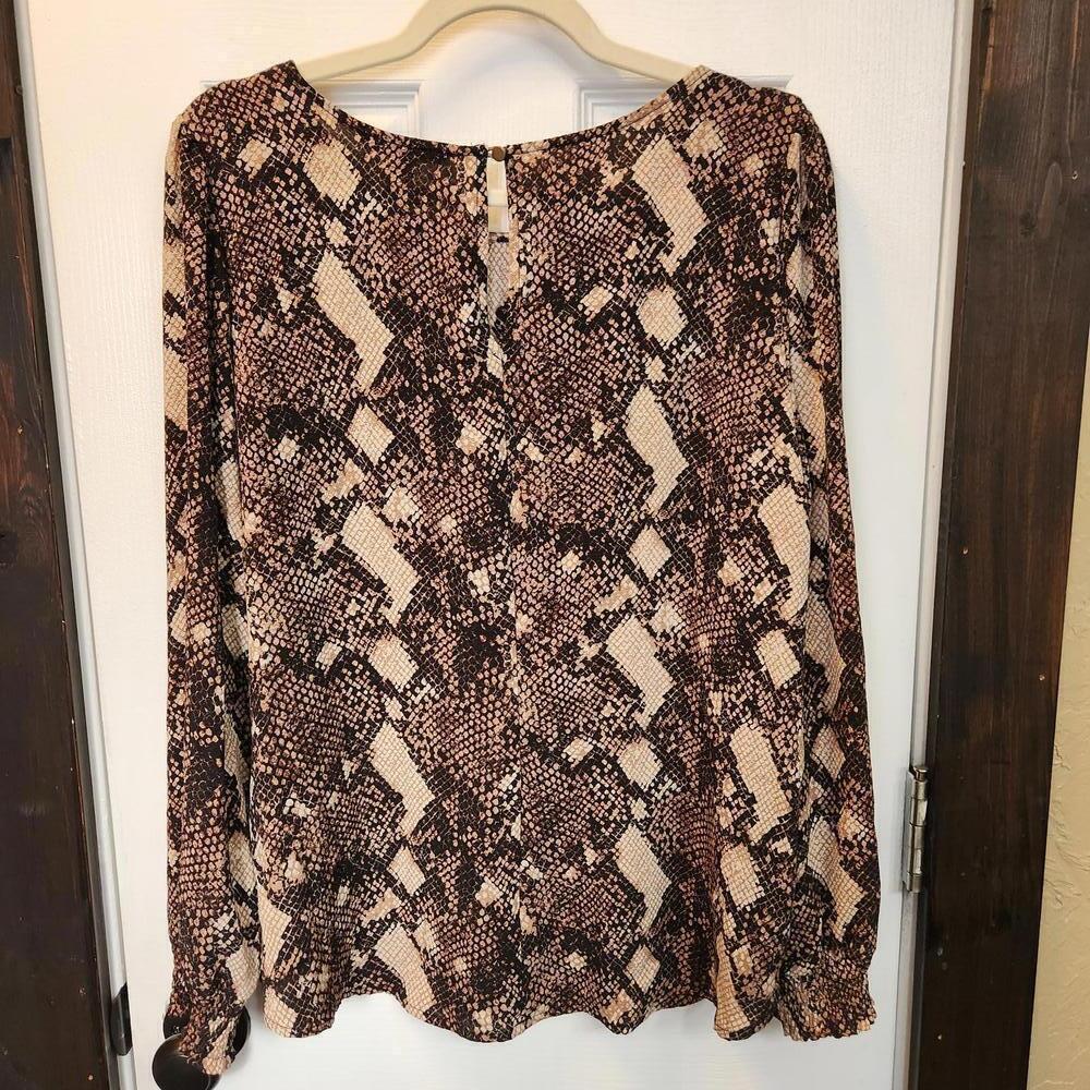 Peace & Pearls Women's Snakeskin Print Blouse - Size Medium - Picture 5 of 9